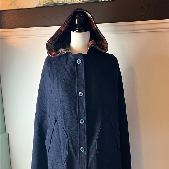 1960s Vintage Long Hooded Cape with Plaid Lining - Picture 2 of 9